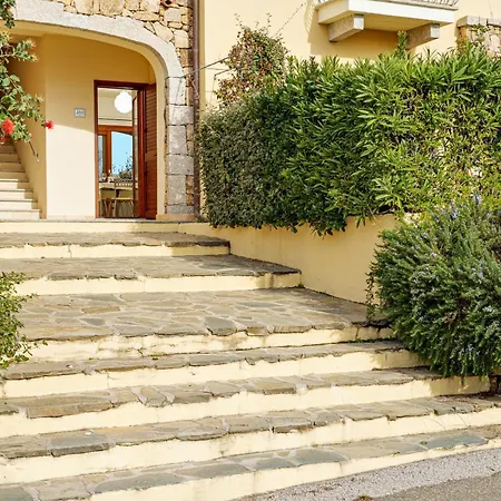 Trilo La Rosa Apartment